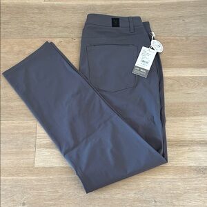 Vuori meta classic fit size 33x 32” inseam NWT